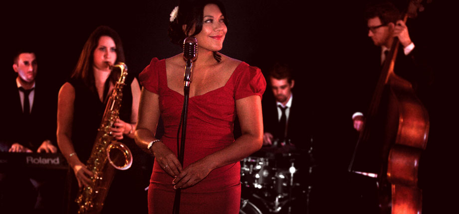 Sonic Jazz Project quintet featuring keyboard, saxophone, drums, double-bass and vocalist